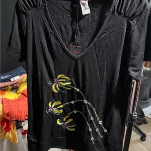 Chic Black Floral Embroidered Women's Tee